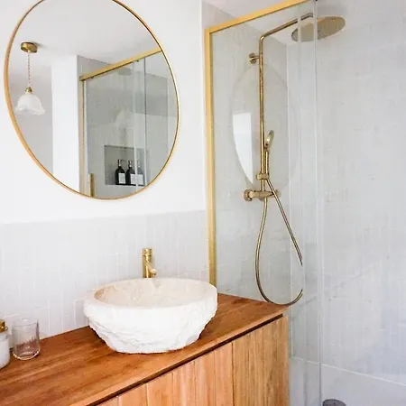 Les Voiles Blanches - Appartement Dans Un Chateau Caen Exterior photo