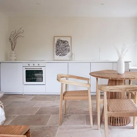 Les Voiles Blanches - Appartement Dans Un Chateau Caen Exterior photo